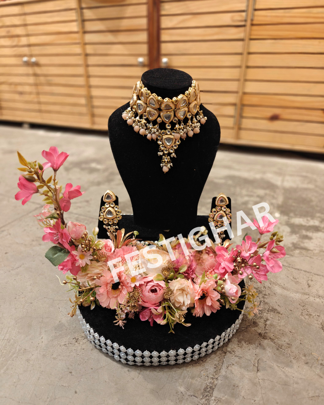 Jewellery display platter in pink