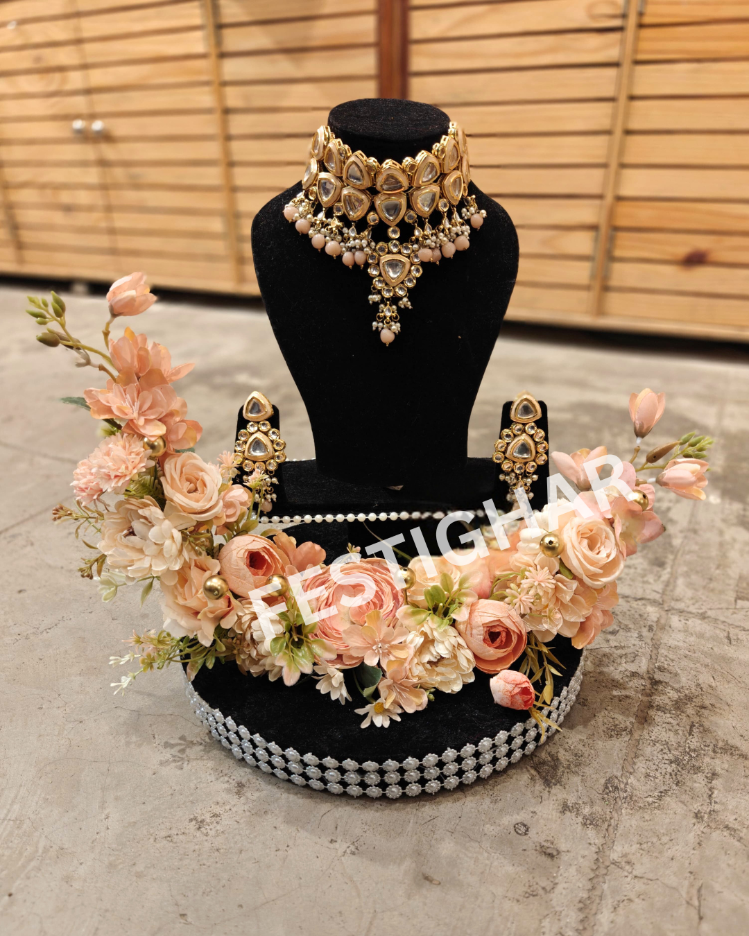 Jewellery display platter in pastel colour