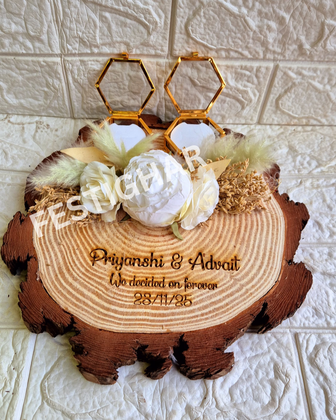 Elegant wooden engraved ring platter