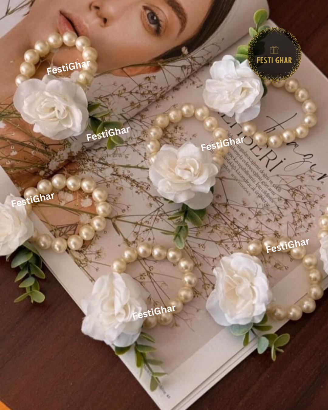 Bracelet with white flower and pearl