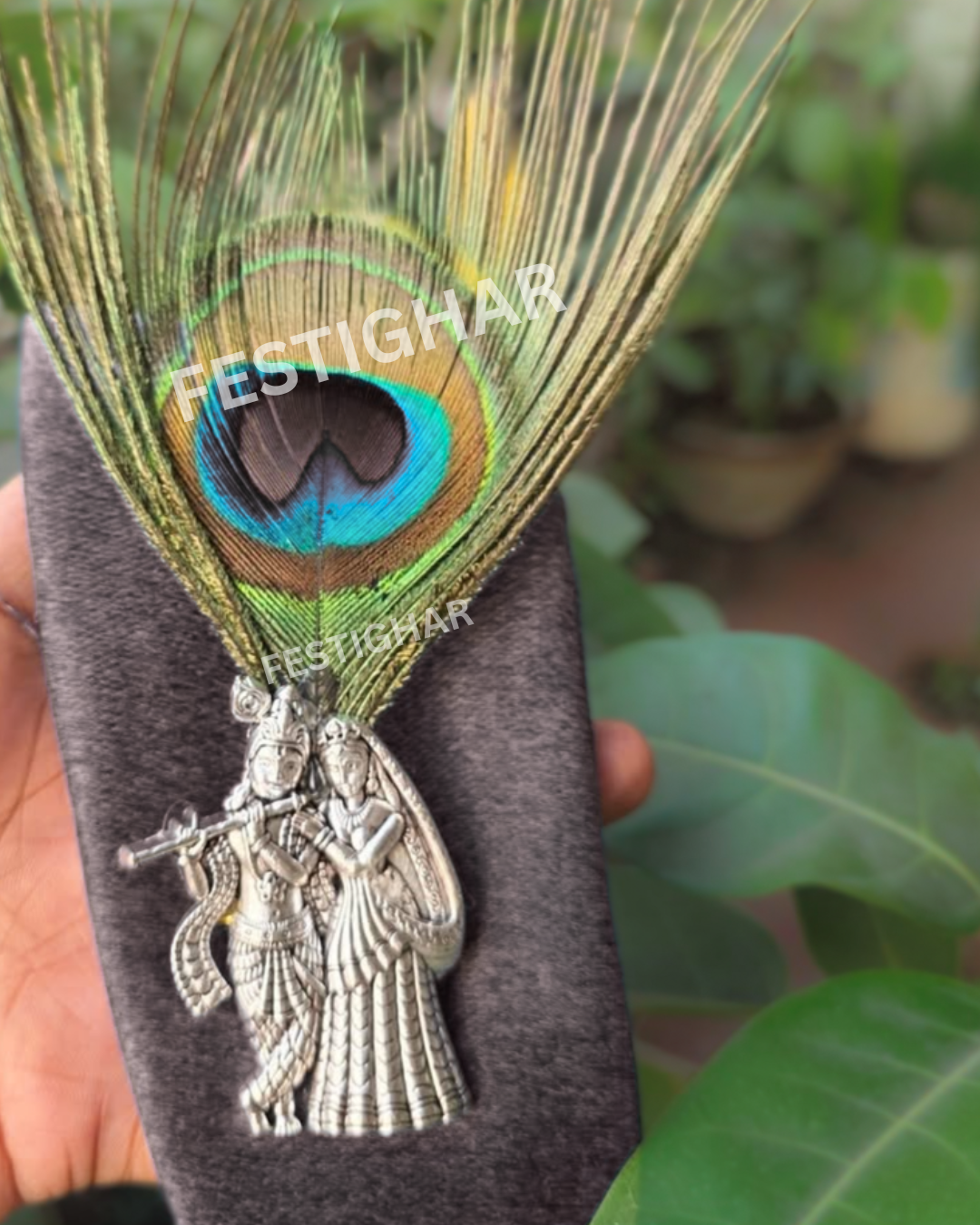 New Radhe Krishna Brooch in Silver