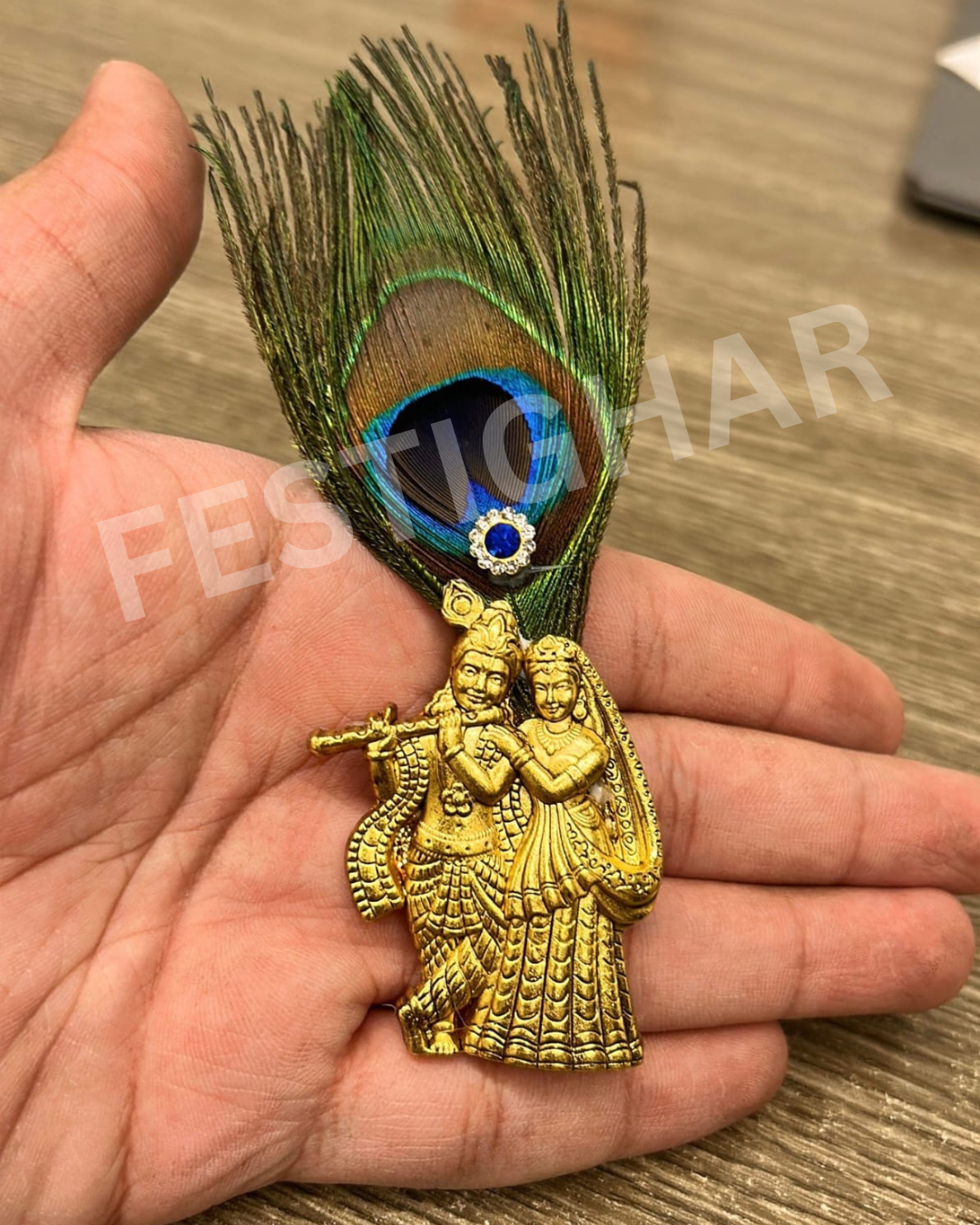 New Radhe Krishna Brooch in Gold